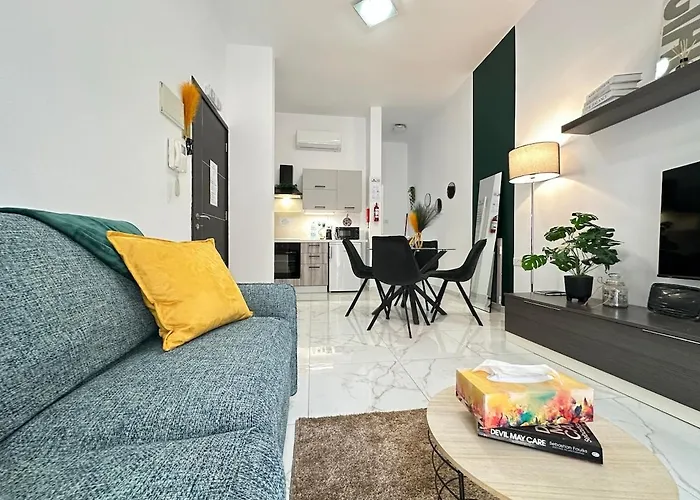 Boho Luxe Terrace - Brand New & Terrace Apartment *