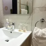 Boho Luxe Terrace - Brand New & Terrace Apartment *