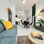 Boho Luxe Terrace - Brand New & Terrace Apartment *
