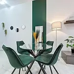 Boho Luxe Terrace - Brand New & Terrace